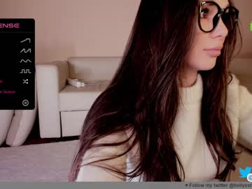 girl
        hollyextra cam image #2993444