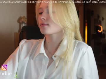 girl
        bestblondiiecb cam image #1564759
