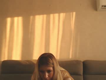 girl
        lily_life cam image #2051279