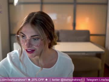 girl
        leahsunshine cam image #2138900