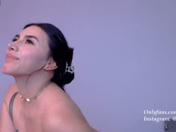 girl
        charlotte114 cam image #1285466
