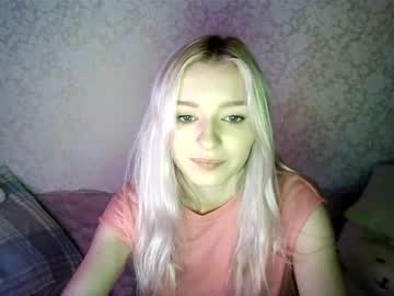 girl
        kelly_mitch cam image #218226