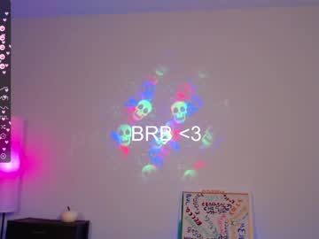 girl
        petitebrat cam image #2562291