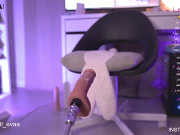 girl
        lil_eva cam image #267779