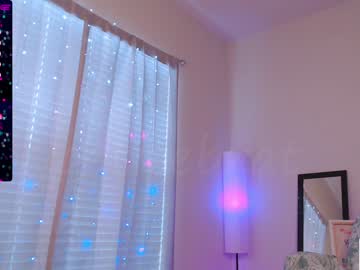 girl
        petitebrat cam image #2180299