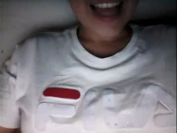 girl
        little_anef cam image #3198350