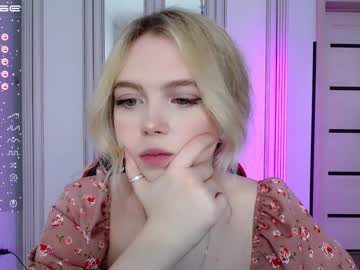 girl
        small_blondee cam image #958287