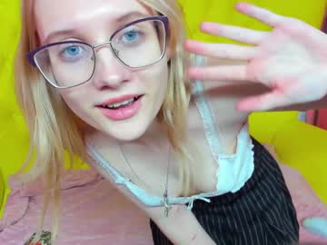 girl
        nanni_niss cam image #906036
