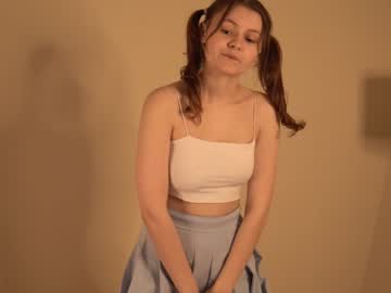 girl
        winniewest_ cam image #1431975
