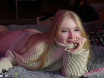 girl
        bestblondiiecb cam image #2944234