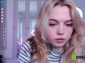 girl
        small_blondee cam image #598138
