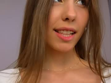 girl
        wanda_robinson cam image #3353001