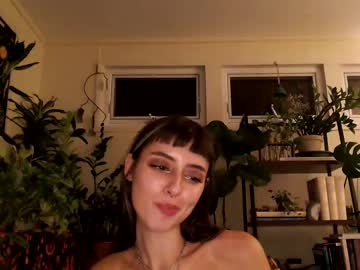 girl
        pluto_astrology cam image #2541731