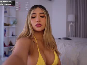 girl
        amelie_bunny_real cam image #2549235