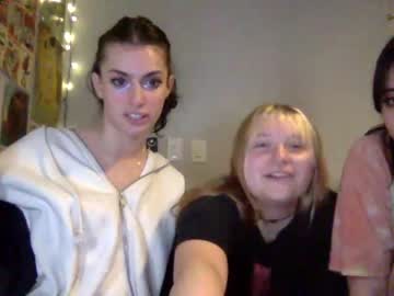 girl
        wallabyxxx cam image #424143