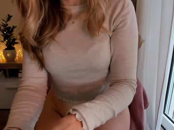 girl
        bestgirl_ofthe_neighborhood cam image #1231492