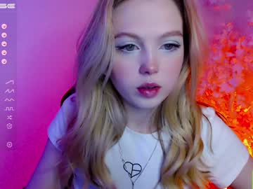 girl
        small_blondee cam image #1176833
