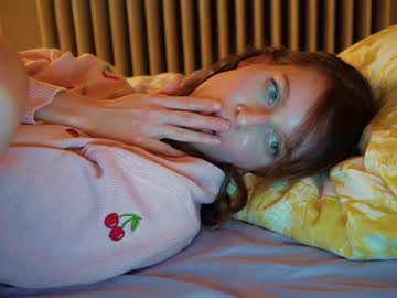 girl
        ellaa91 cam image #73963