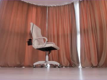 girl
        sweetfox_365 cam image #2242703