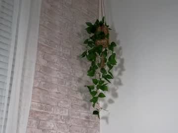 girl
        littlegreekflower cam image #3142277