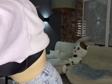 girl
        tatti_1 cam image #796935