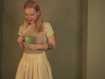 girl
        anna_breach cam image #1919535