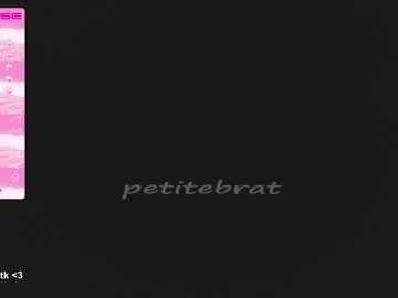 girl
        petitebrat cam image #1643867