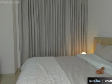 girl
        amelie_bunny_real cam image #1666589
