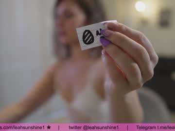 girl
        leahsunshine cam image #1284501