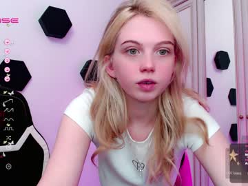girl
        small_blondee cam image #1382102