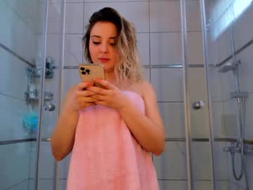 girl
        kittycaitlin cam image #1251657