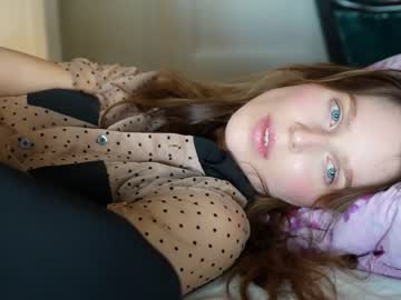 girl
        ellaa91 cam image #79637
