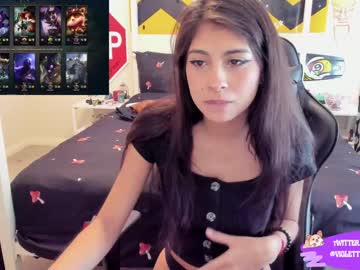 girl
        violetttflowers cam image #340203