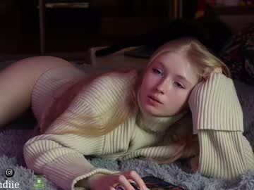 girl
        bestblondiiecb cam image #2944446