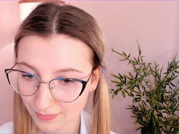 girl Milf & Teen Sex Cam Girls with katiehastey