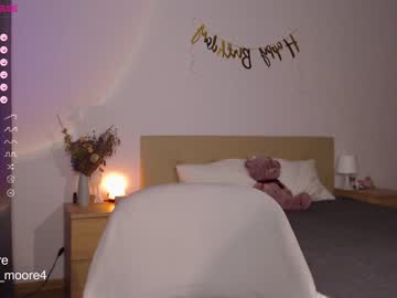 girl
        lumoore cam image #2124538