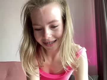 girl
        elli_harmon cam image #1633777