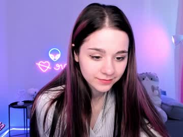 girl
        ainamil cam image #1331297