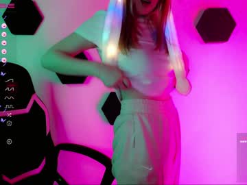 girl
        small_blondee cam image #1271412