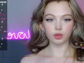 girl
        small_blondee cam image #1777093