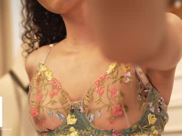girl
        amnie_ cam image #2462428