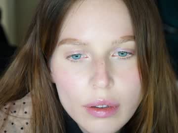 girl
        ellaa91 cam image #79576