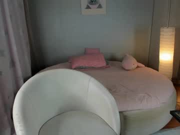 girl
        _mito_69 cam image #2974299