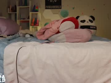 girl
        pandaworldcb cam image #1292656