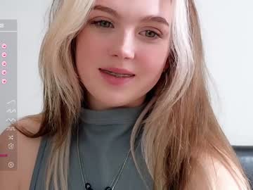 girl
        small_blondee cam image #2523681