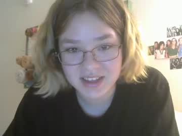 girl
        ftarh18 cam image #1589617
