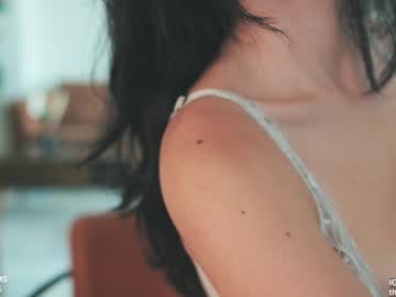 girl
        katdreams cam image #1793251