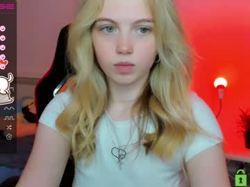 girl
        small_blondee cam image #849028