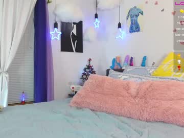 girl
        emmasky69 cam image #465475