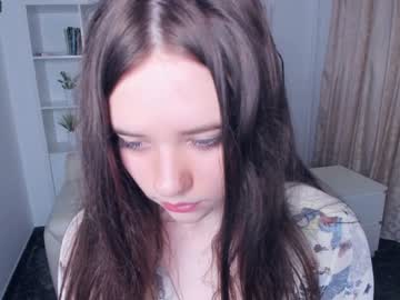 girl
        kristi_zenn cam image #3145053